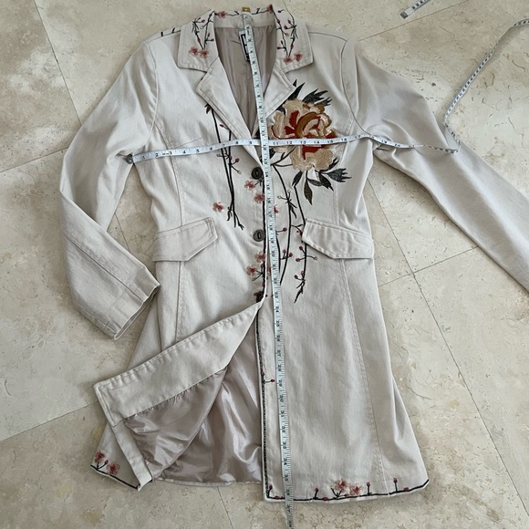 WE Embroidered Cream Floral Women's Coat - Picture 11 of 11